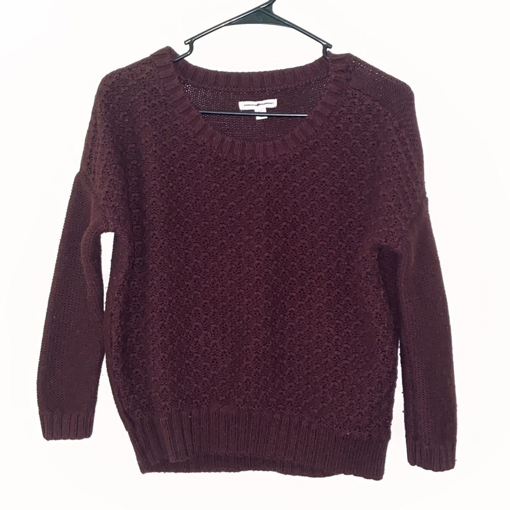 Quarter sleeve maroon crew neck sweater